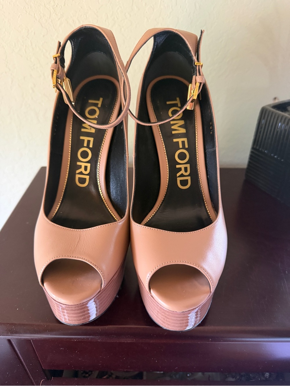 Tom Ford Nude Beige Leather Peep-Toe Platform Heels with Gold Padlock - Picture 3 of 10